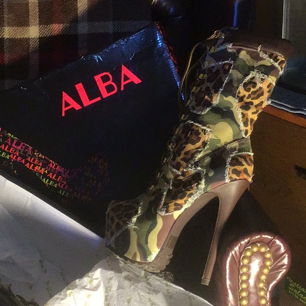 Jessica Alba Boots